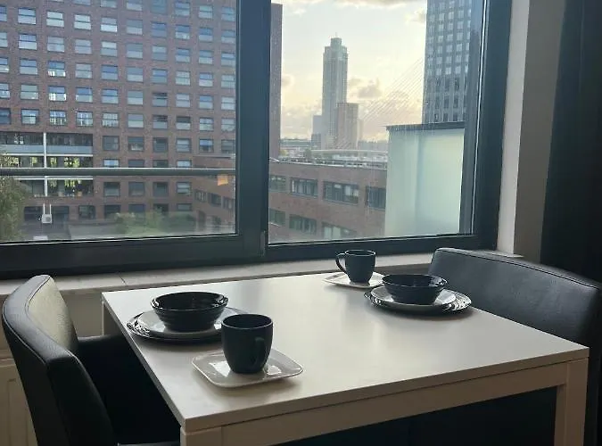 Bridge View 酒店 *