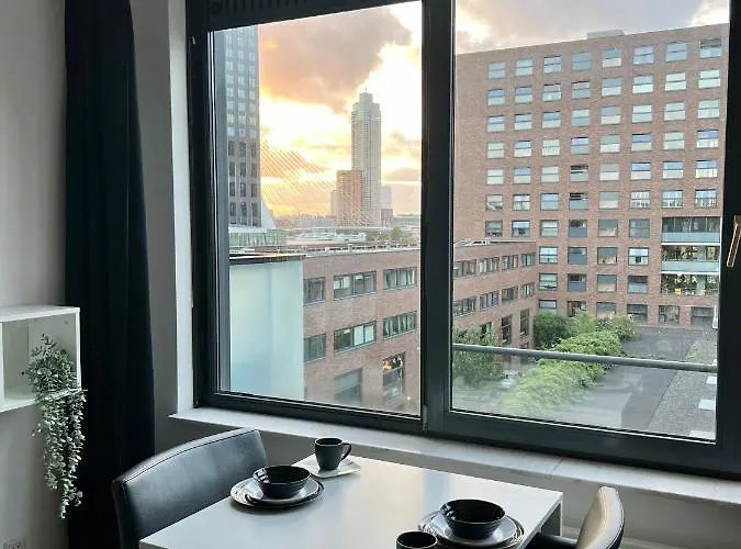 Otel Bridge View Rotterdam